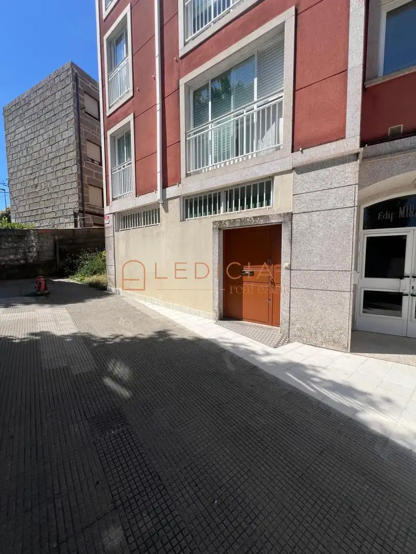 Exterior view of Flat for sale in Vigo   with Heating, Terrace and Furnished