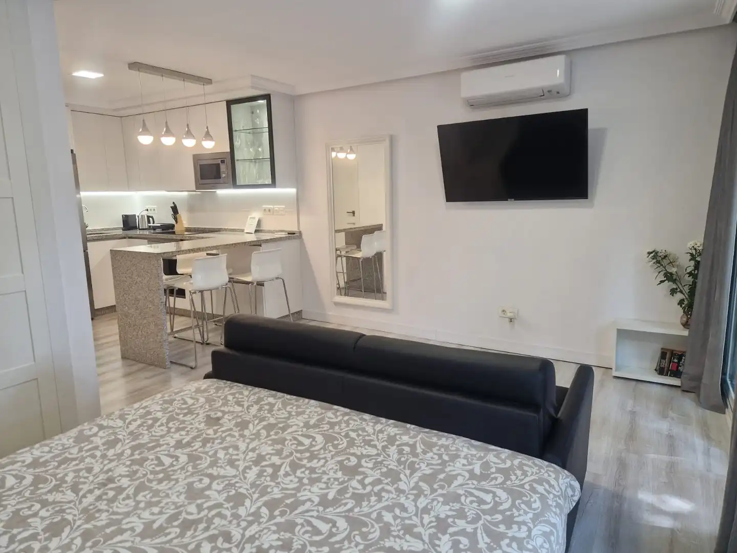 Living room of Ground floor for sale in Marbella  with Air Conditioner, Terrace and Swimming Pool