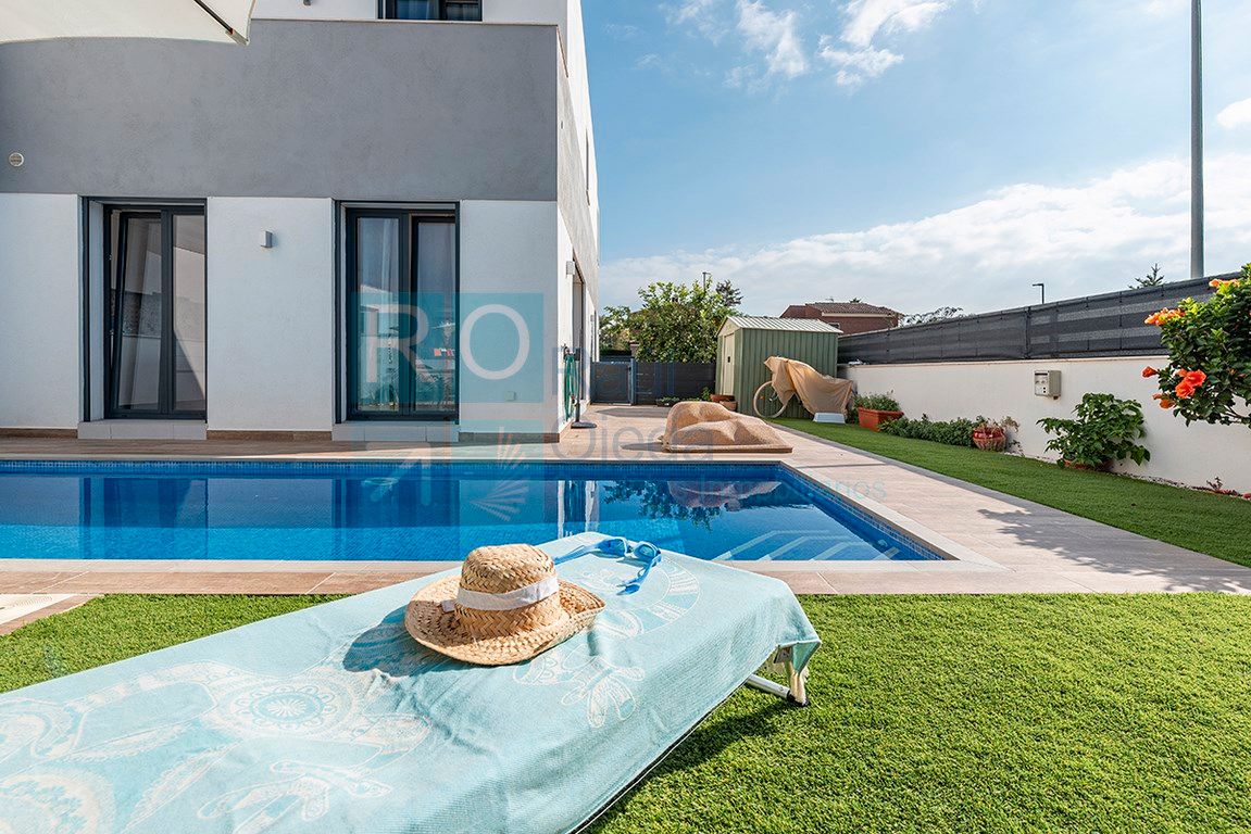 Single-family semi-detached for sale in Carrer Mas d'en Marco, 10, Quatre Camins