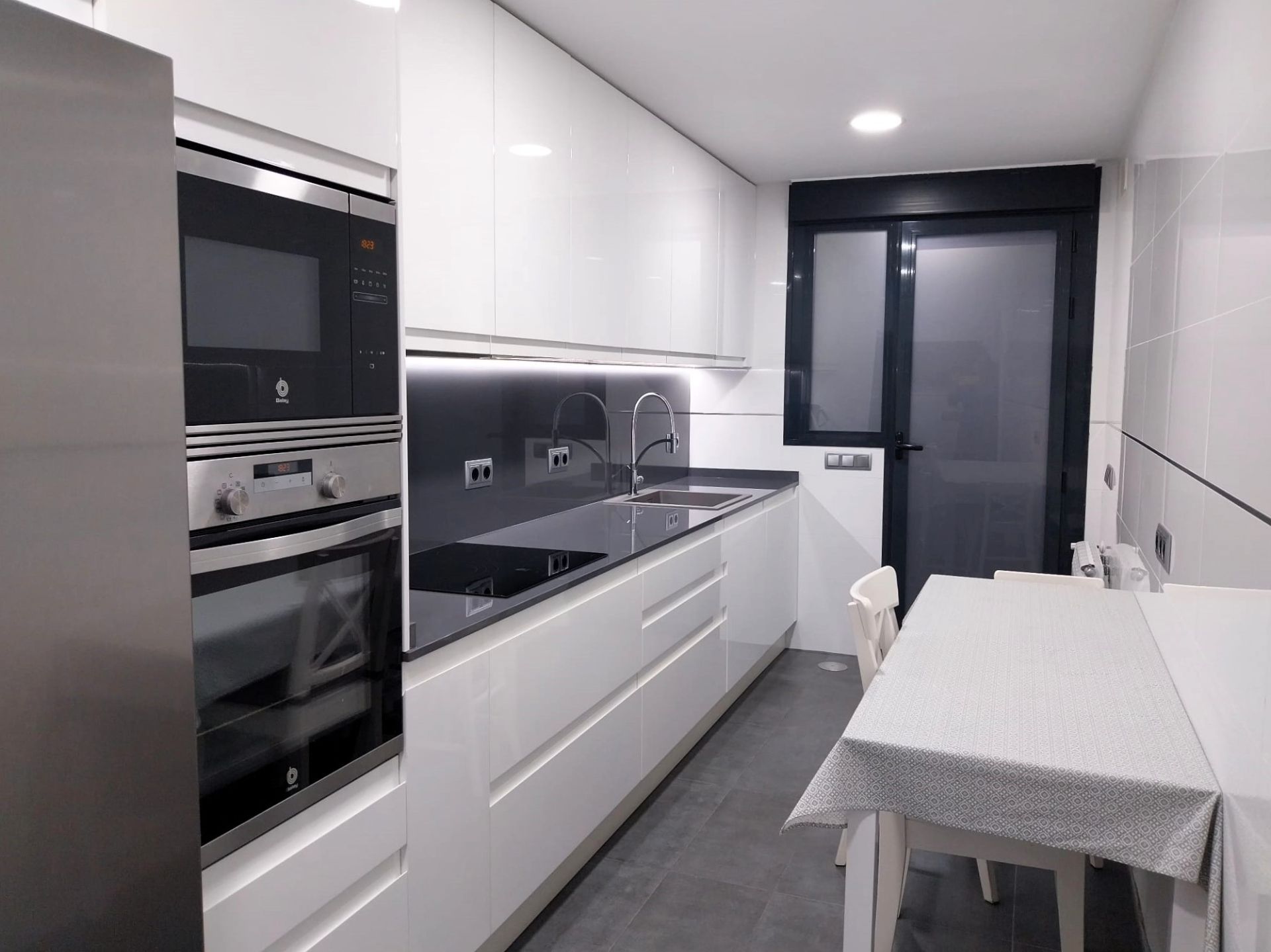 Kitchen of Flat for sale in Pozuelo de Alarcón  with Air Conditioner, Heating and Parquet flooring