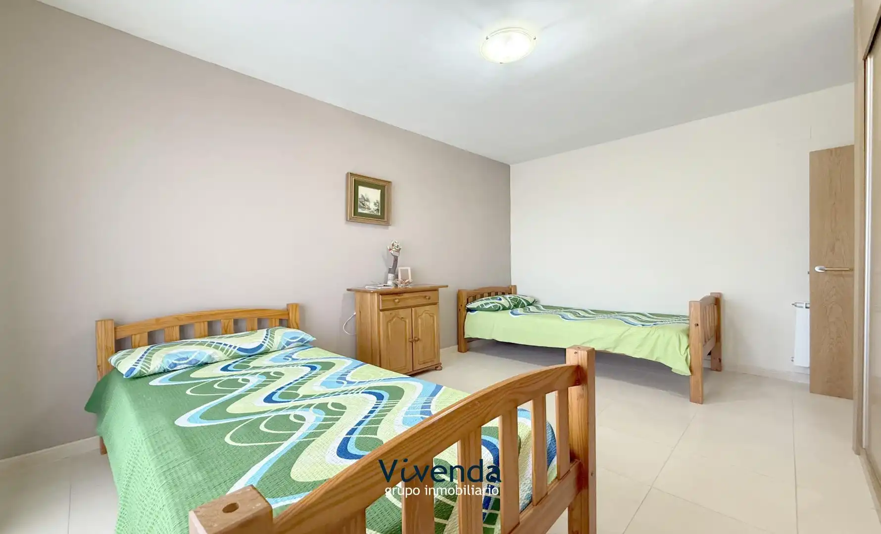 Habitación de Casa adosada en venta en Cedillo del Condado con Calefacción, Terraza y Trastero
