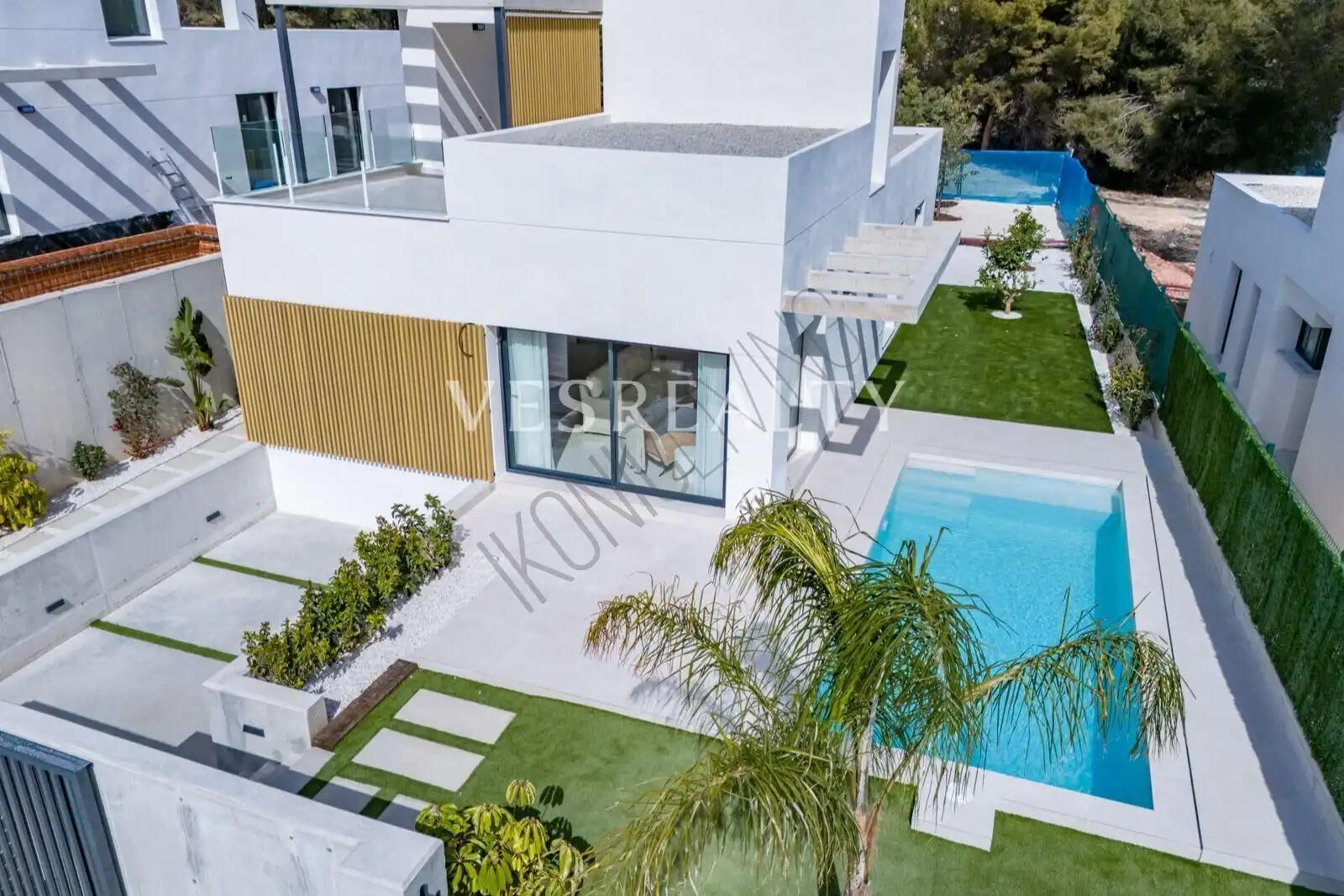 Chalet con piscina en venta en Golf Bahía