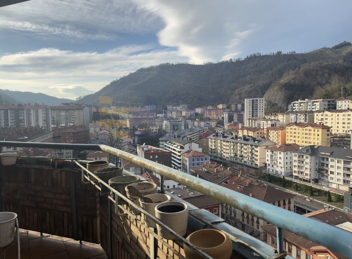 Vista exterior de Piso en venta en Eibar con Calefacción