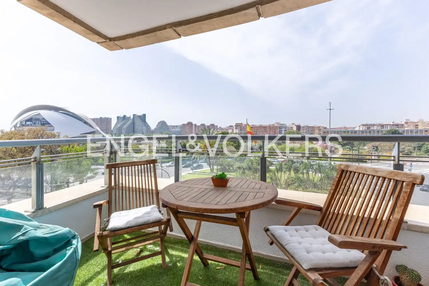 Terrassa de Pis de lloguer en  Valencia Capital amb Aire condicionat, Calefacció i Jardí privat