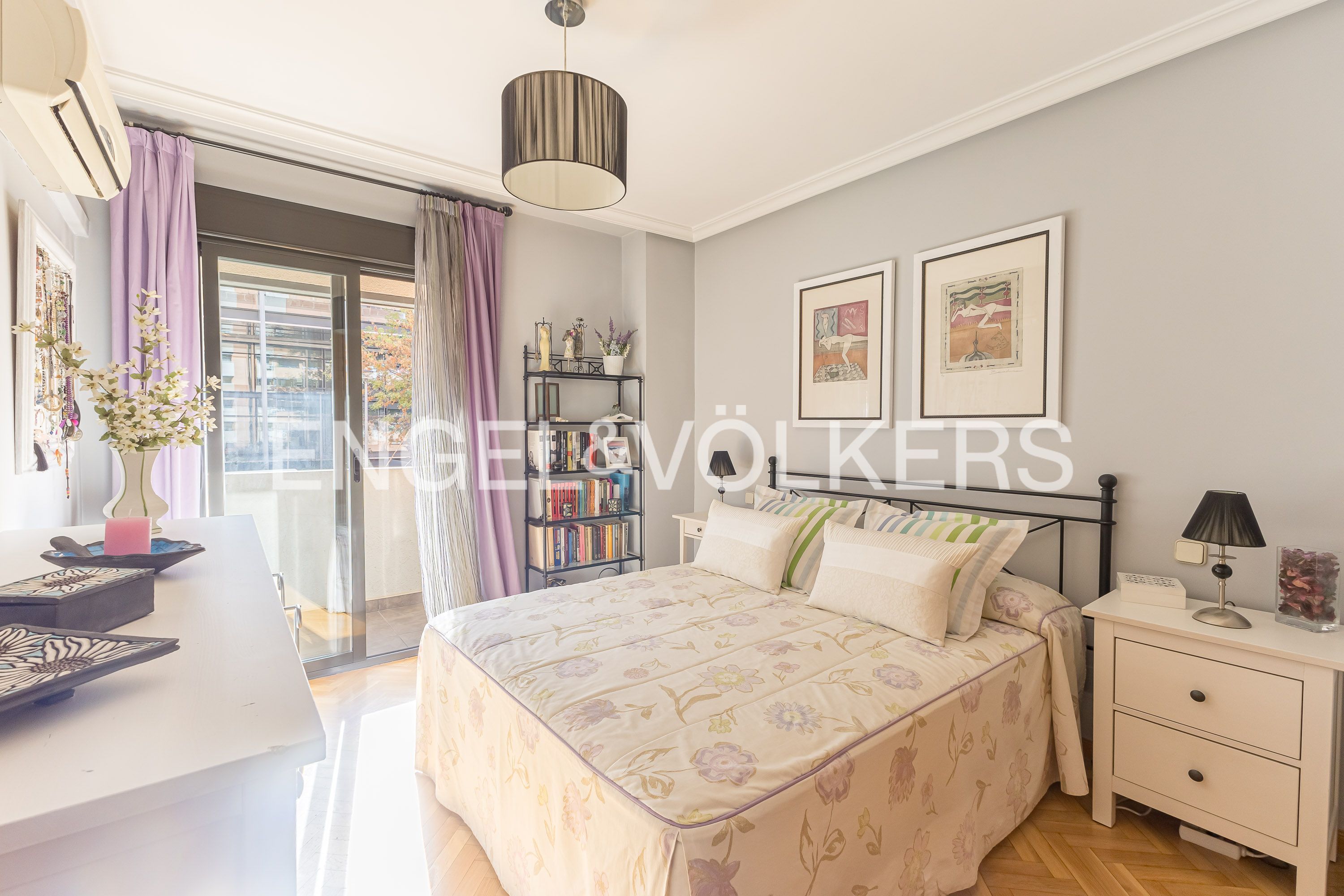 Bedroom of Apartment for sale in  Madrid Capital  with Heating, Private garden and Parquet flooring
