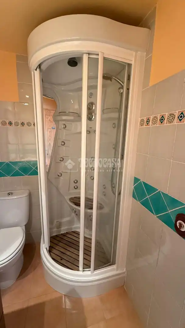 Baño de Piso en venta en Alcalá de Henares con Aire acondicionado, Calefacción y Terraza
