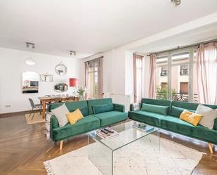 Living room of Flat to rent in  Madrid Capital  with Air Conditioner, Heating and Furnished