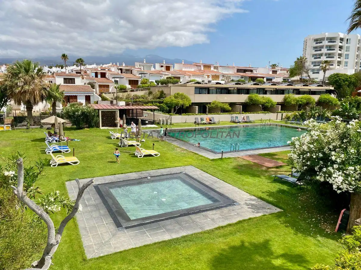 Vista exterior de Casa o chalet de alquiler en San Miguel de Abona con Terraza, Amueblado y Piscina comunitaria