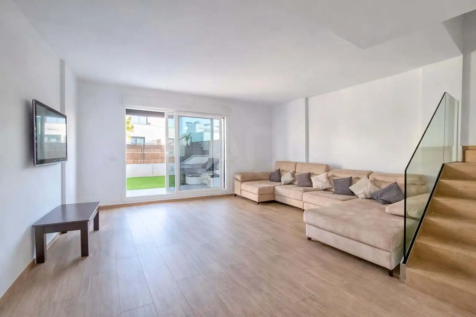 Sala de estar de Casa adosada en venta en Mutxamel con Aire acondicionado, Calefacción y Terraza