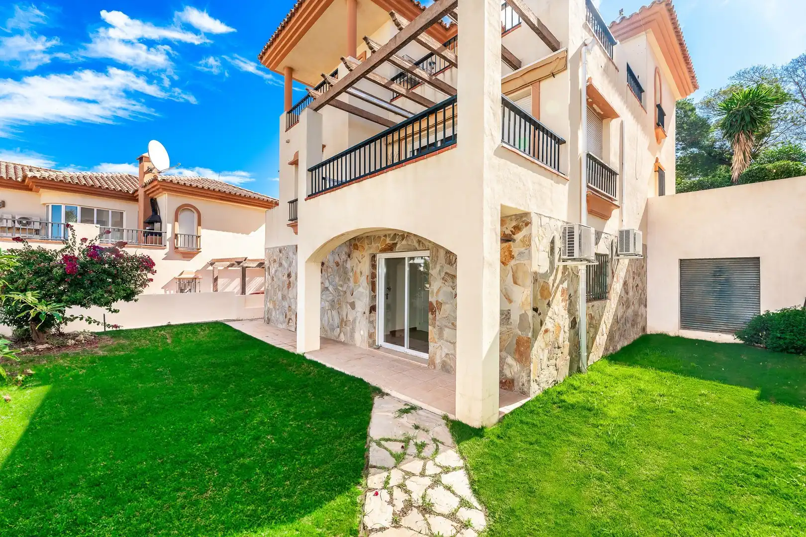 Casa con piscina en venta en Riviera del Sol, imagen 2