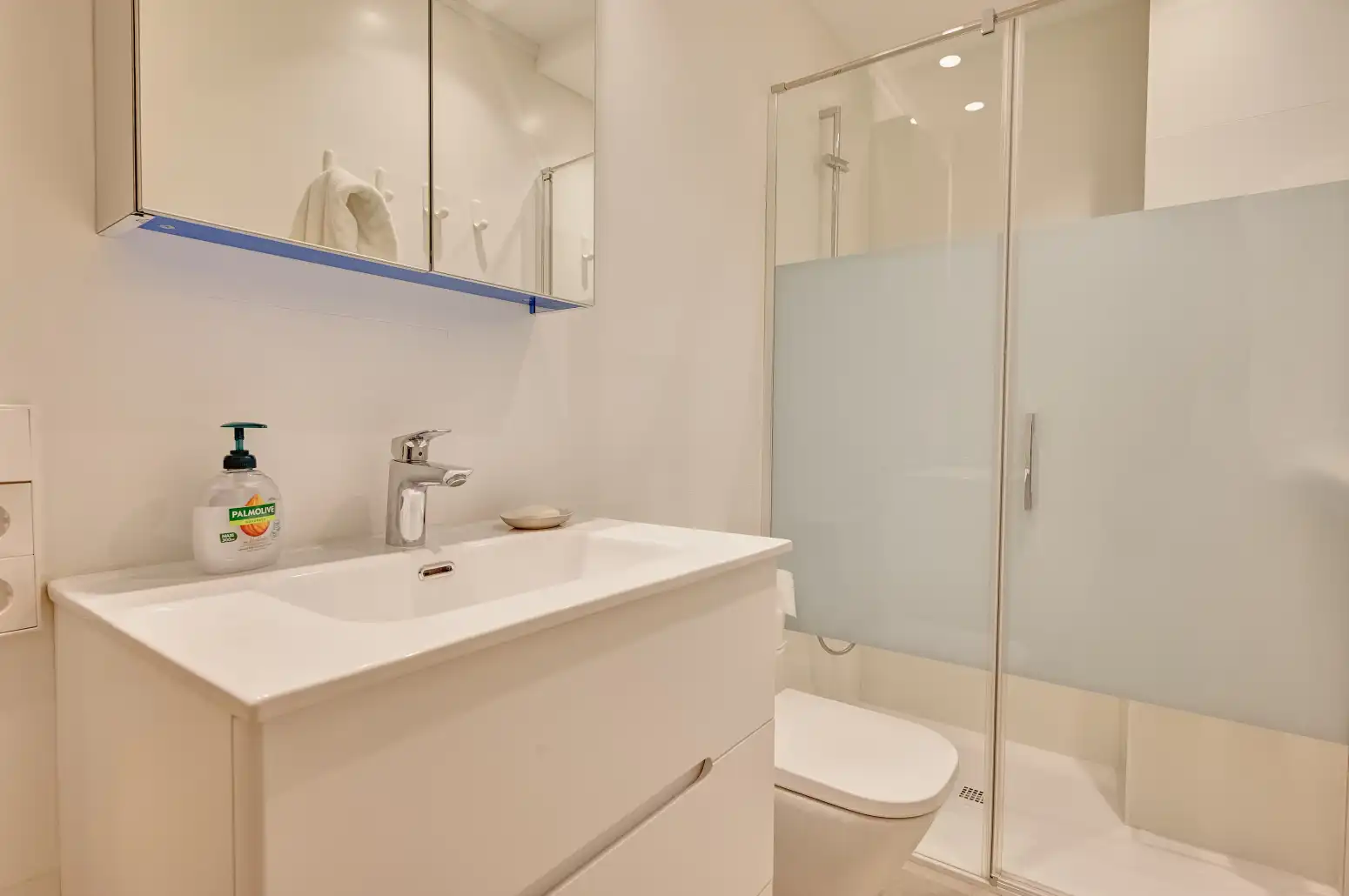 Bathroom of Flat for sale in  Pamplona / Iruña  with Heating and Parquet flooring