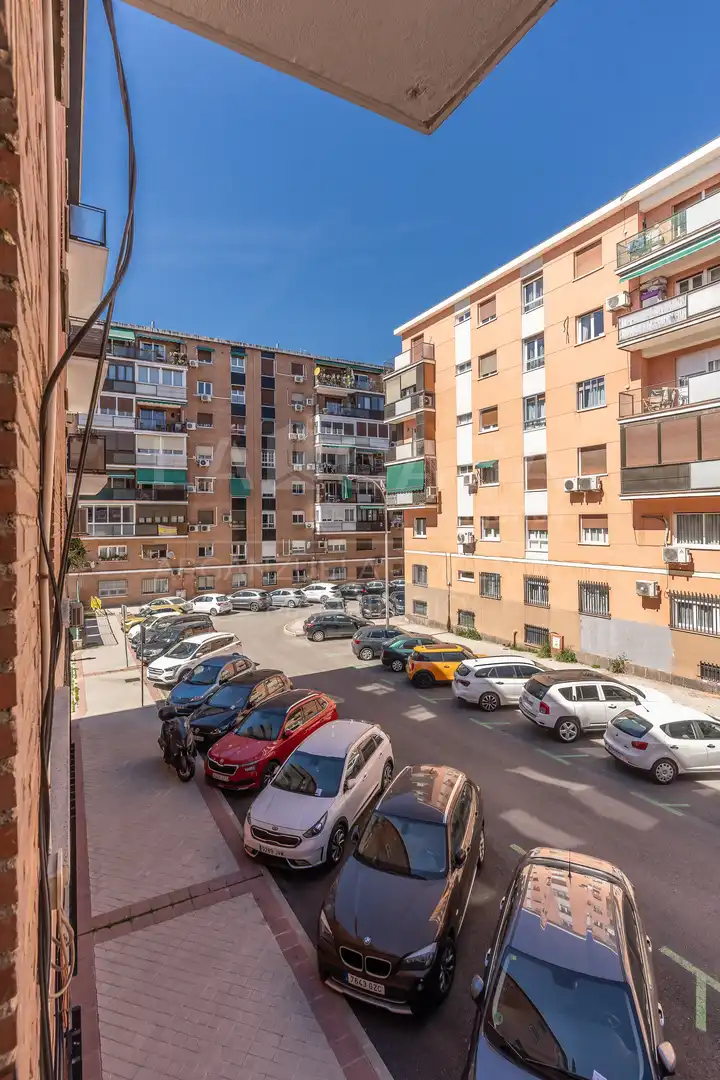Vista exterior de Piso en venta en Madrid con Calefacción y Trastero