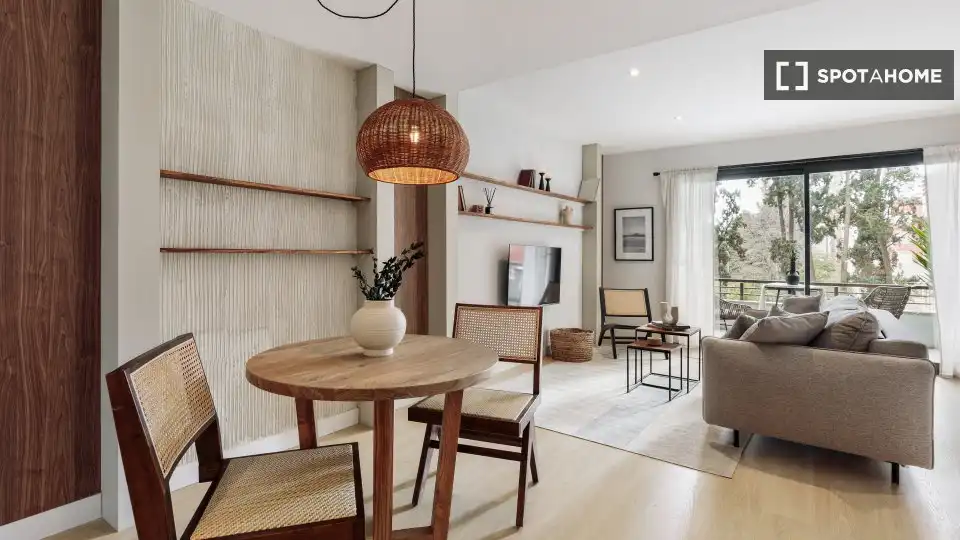 Menjador de Apartament per a compartir en Barcelona amb Aire condicionat, Terrassa i Moblat