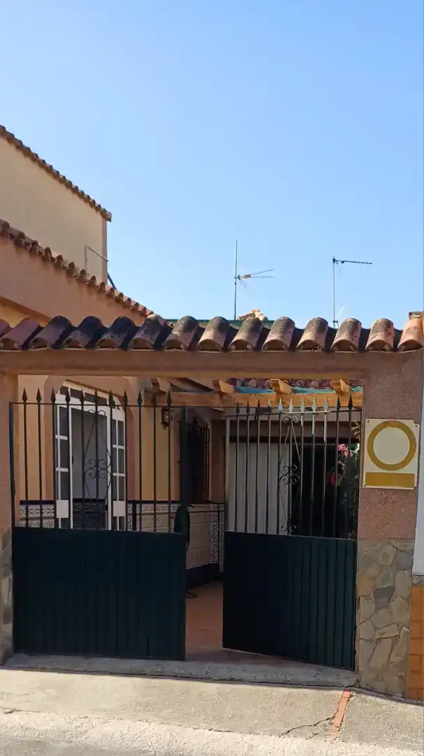 Vista exterior de Casa o chalet en venta en Algeciras con Aire acondicionado