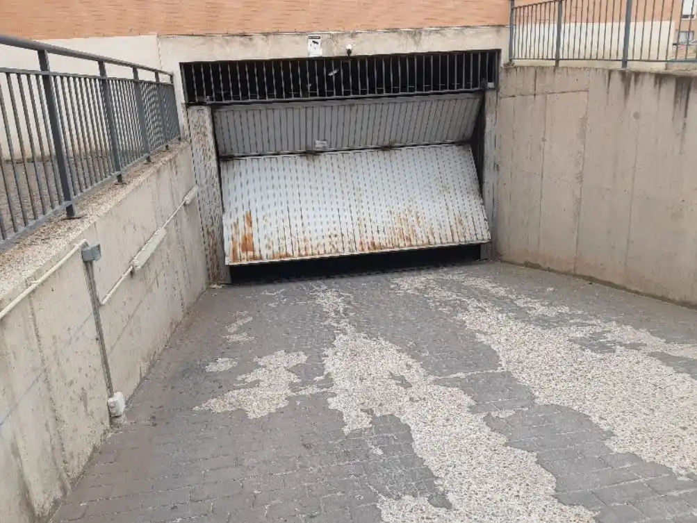 Individual amb ascensor en venda a Calle María Moliner 3, imagen 3