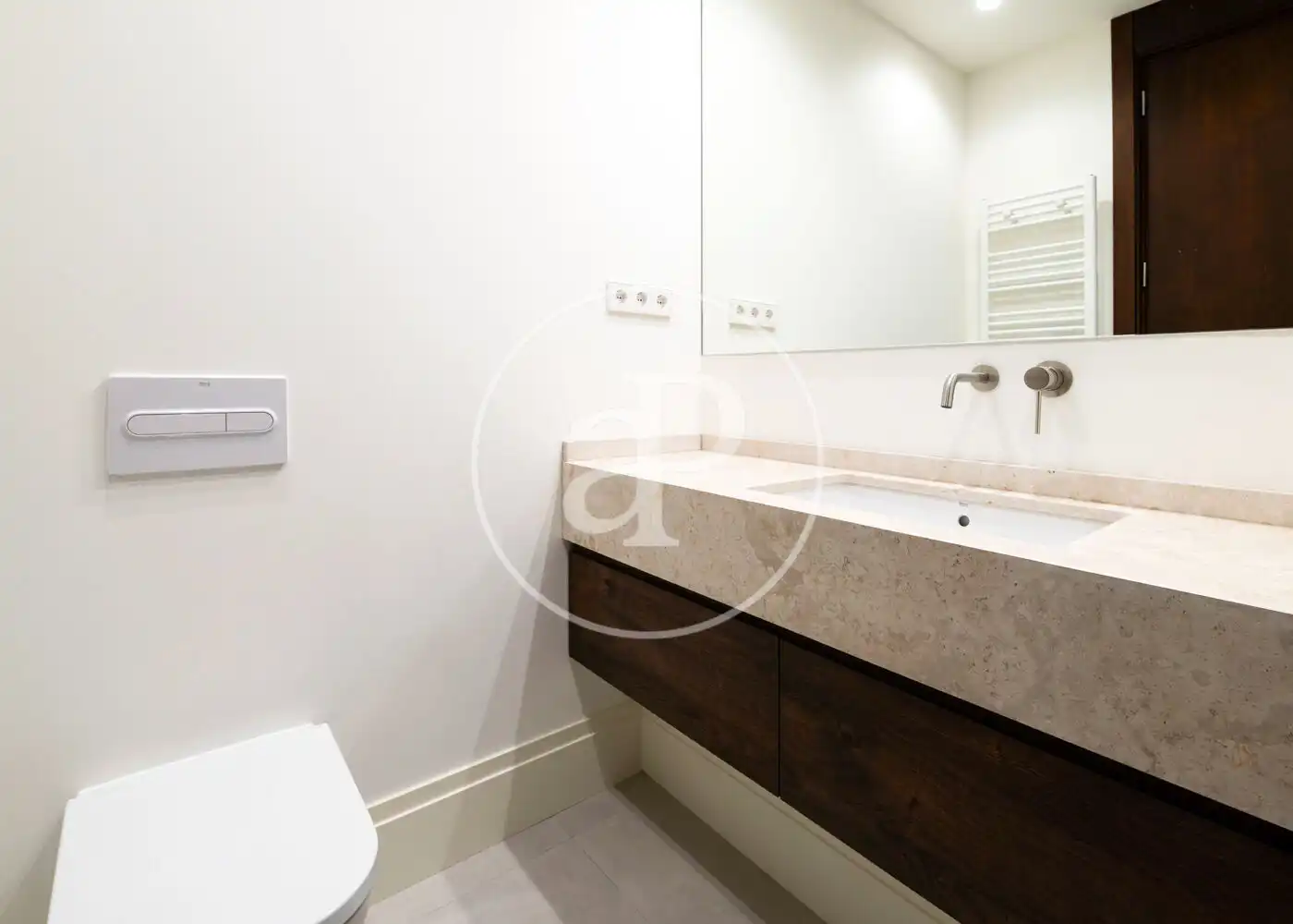 Badezimmer von Wohnung zum Verkauf in Madrid mit Klimaanlage, Heizung und Abstellraum