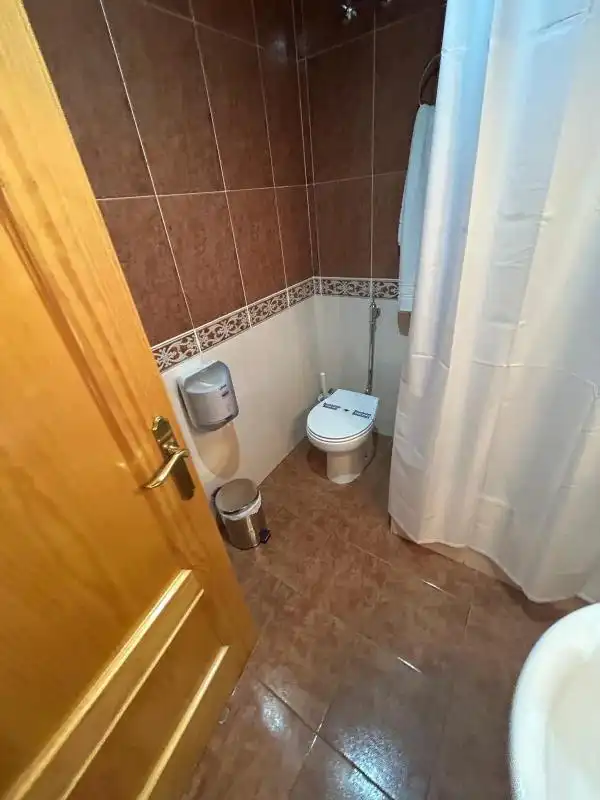 Baño de Local en venta en Navalvillar de Pela con Aire acondicionado y Calefacción