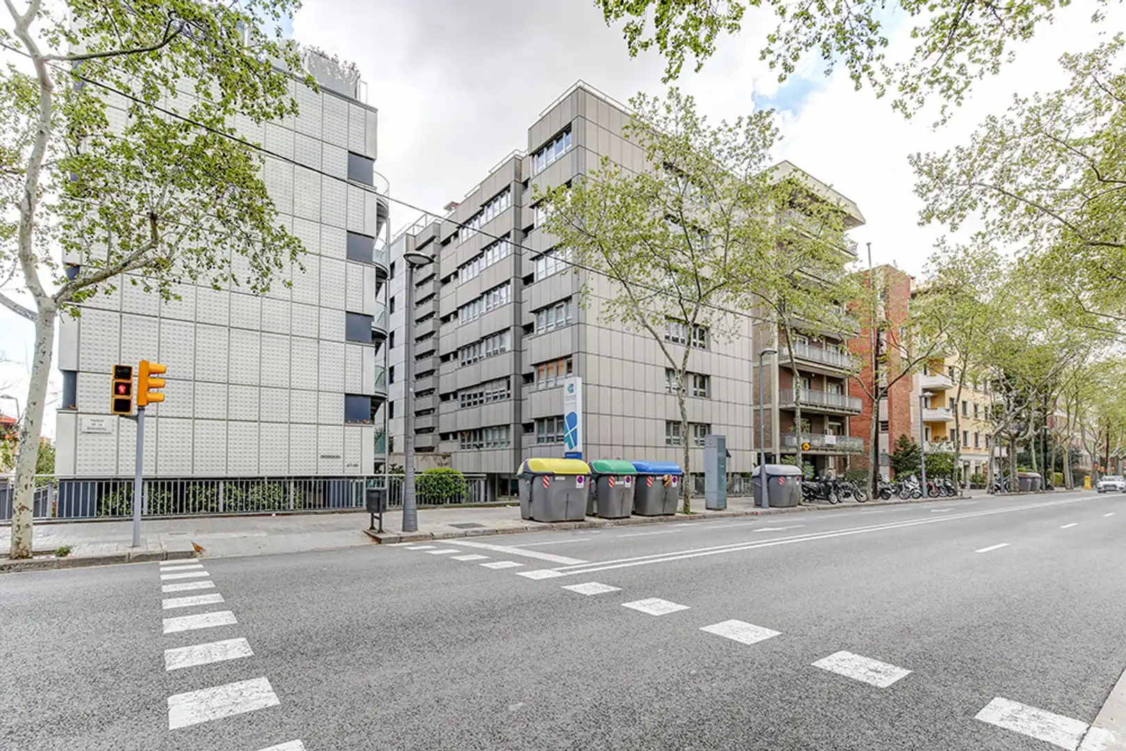 Außenansicht von Gebäude zur Miete in Barcelona mit Alarm
