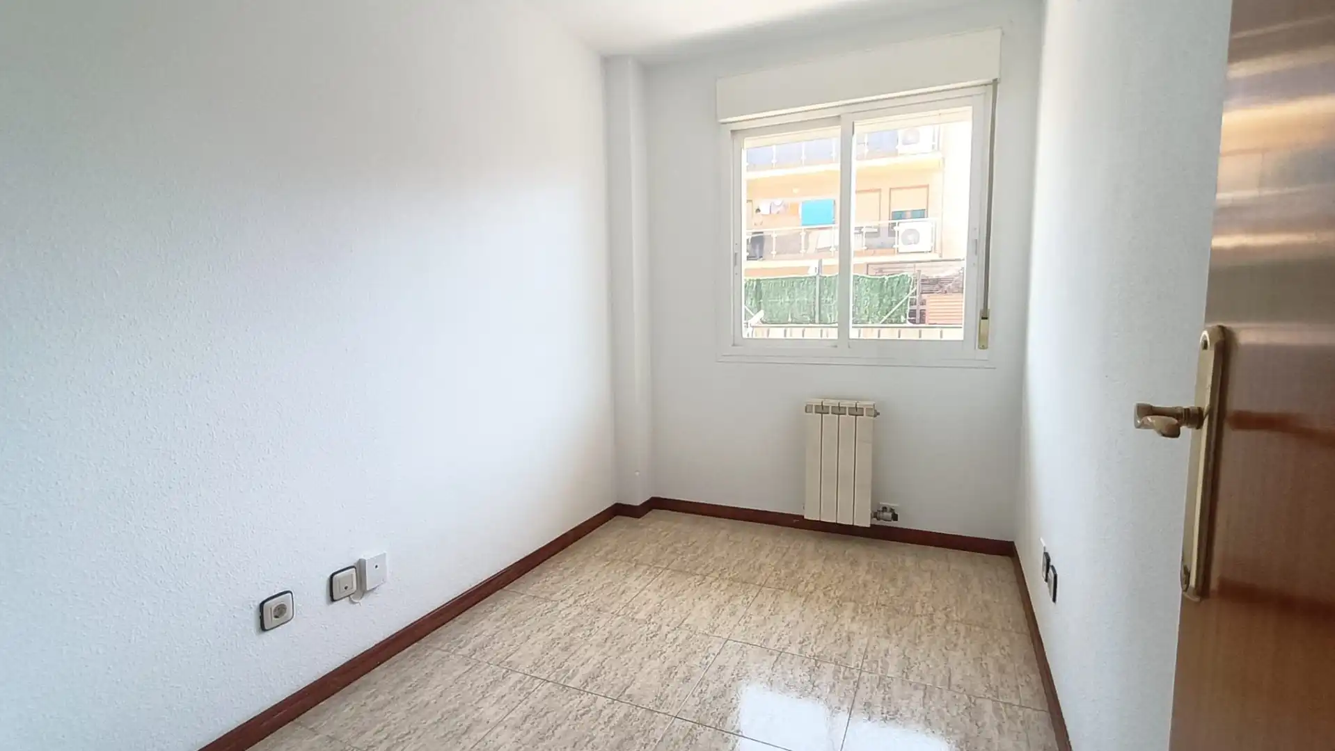 Schlafzimmer von Wohnung zur Miete in Utebo mit Heizung und Ofen