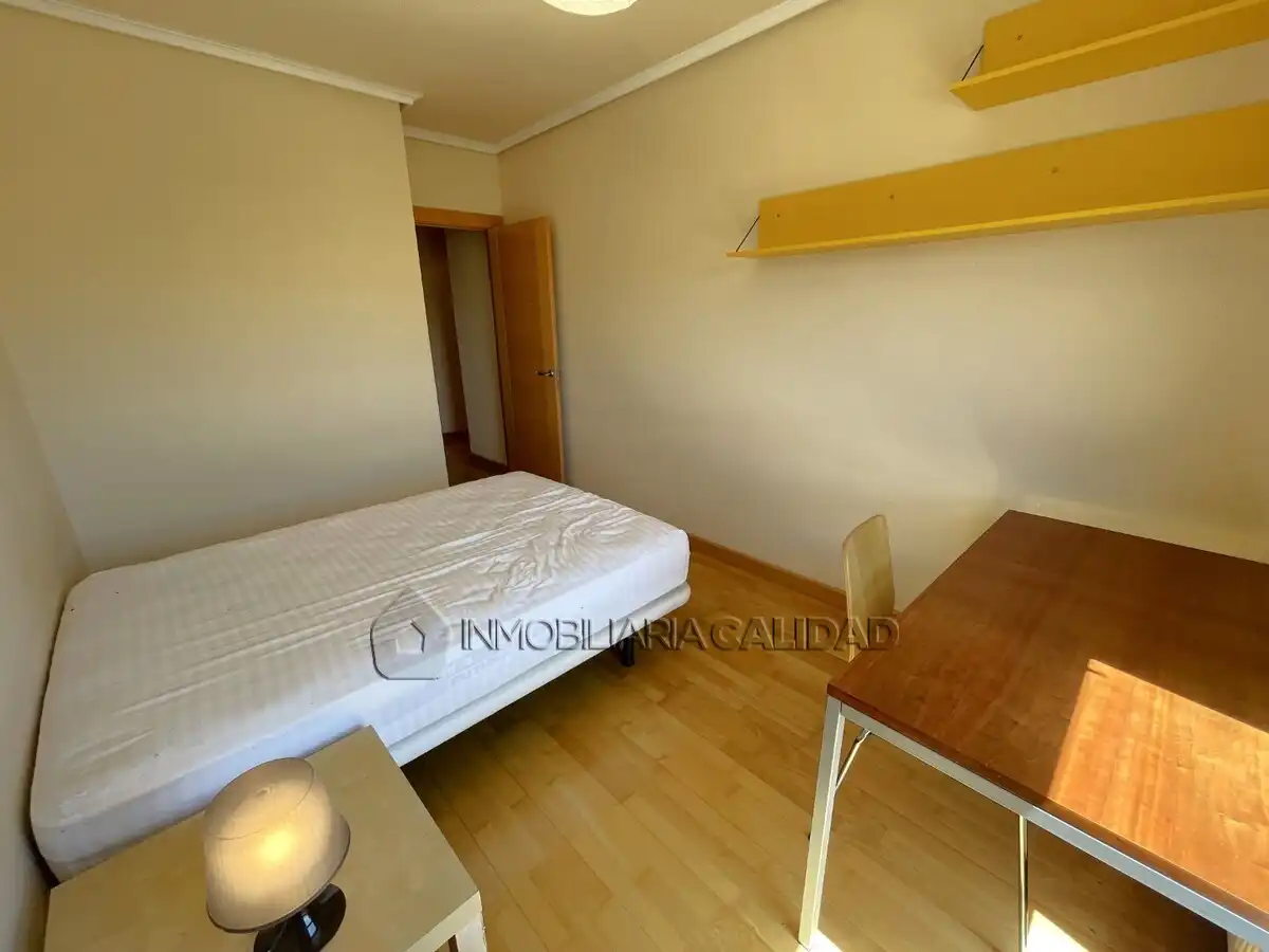 Habitación de Piso en venta en Burgos con Calefacción, Terraza y Trastero