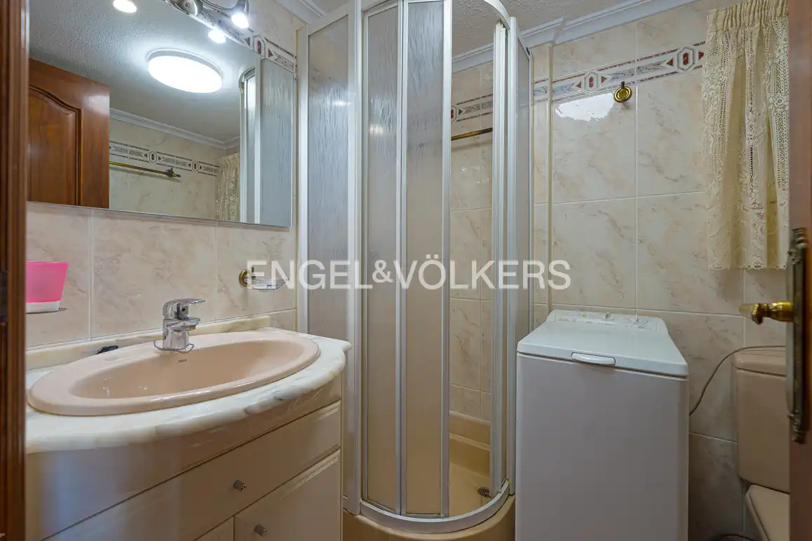 Bathroom of Study for sale in Playa Levante