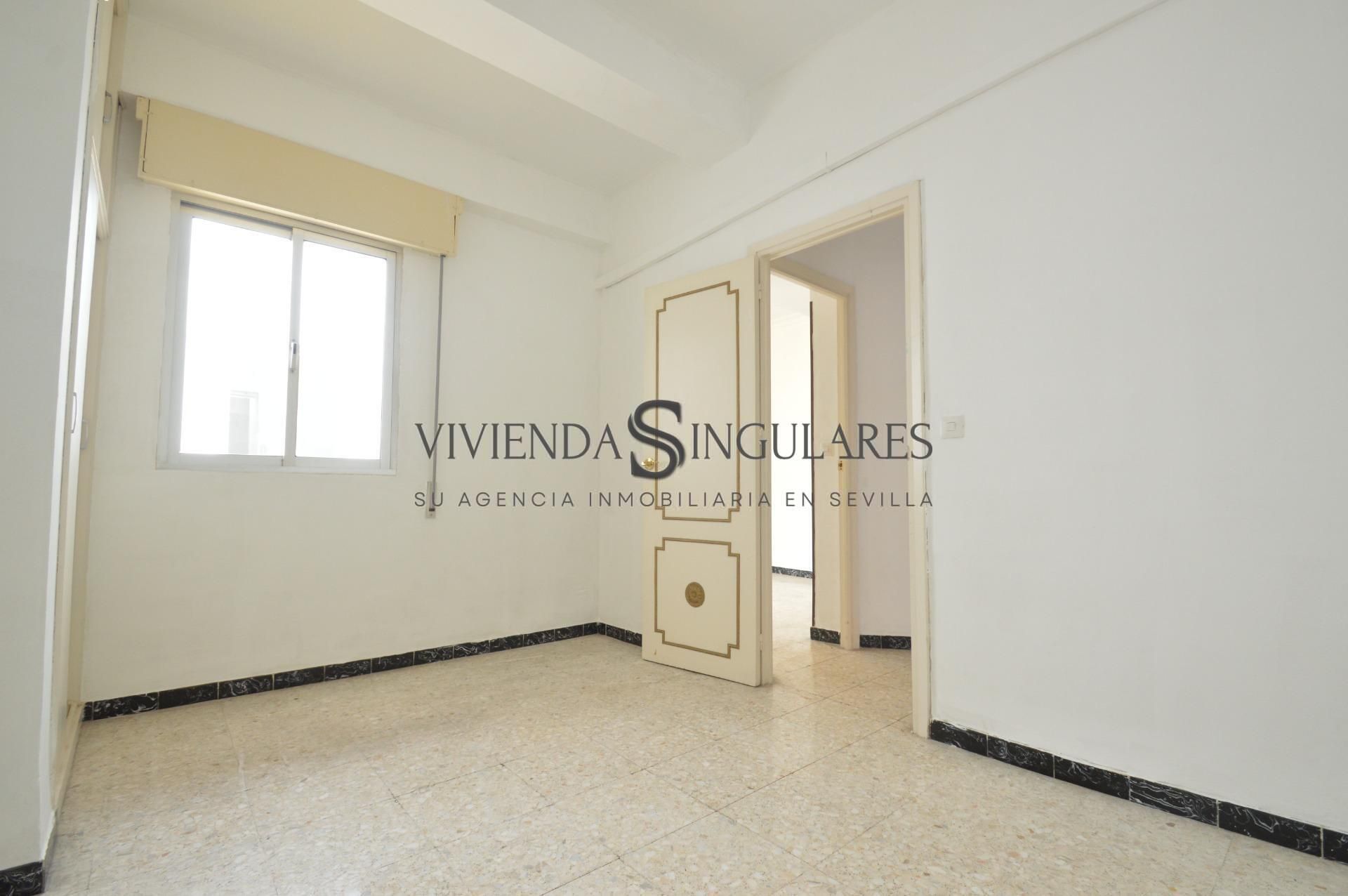Bedroom of Single-family semi-detached for sale in  Sevilla Capital  with Air Conditioner, Storage room and Balcony