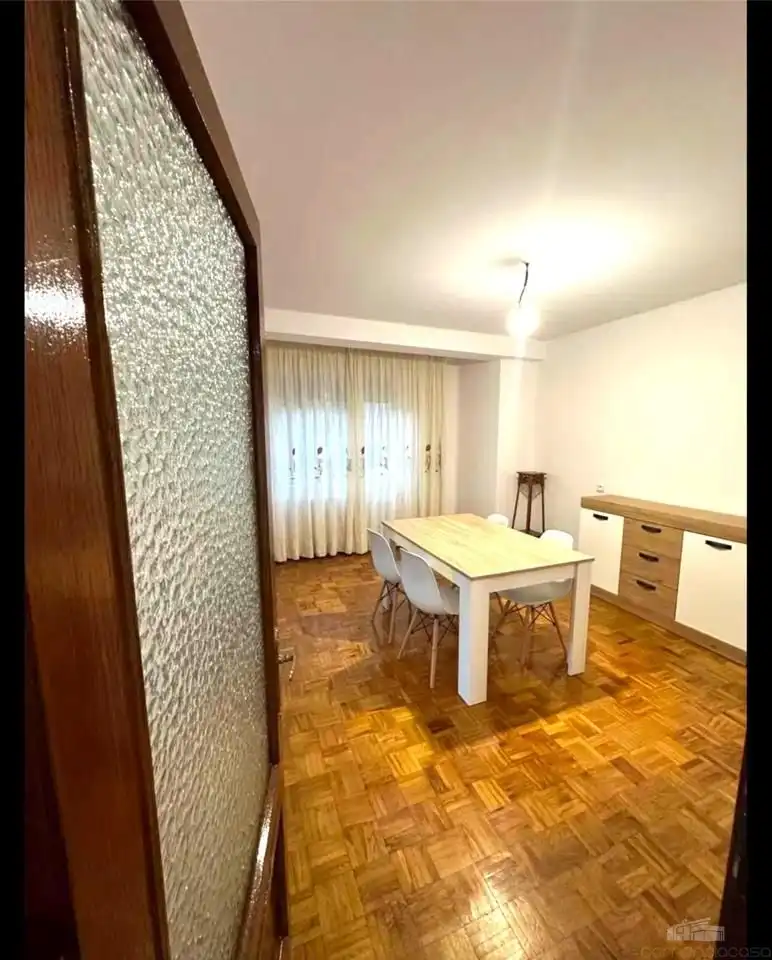 Menjador de Pis en venda en Ourense Capital  amb Calefacció, Parquet i Terrassa
