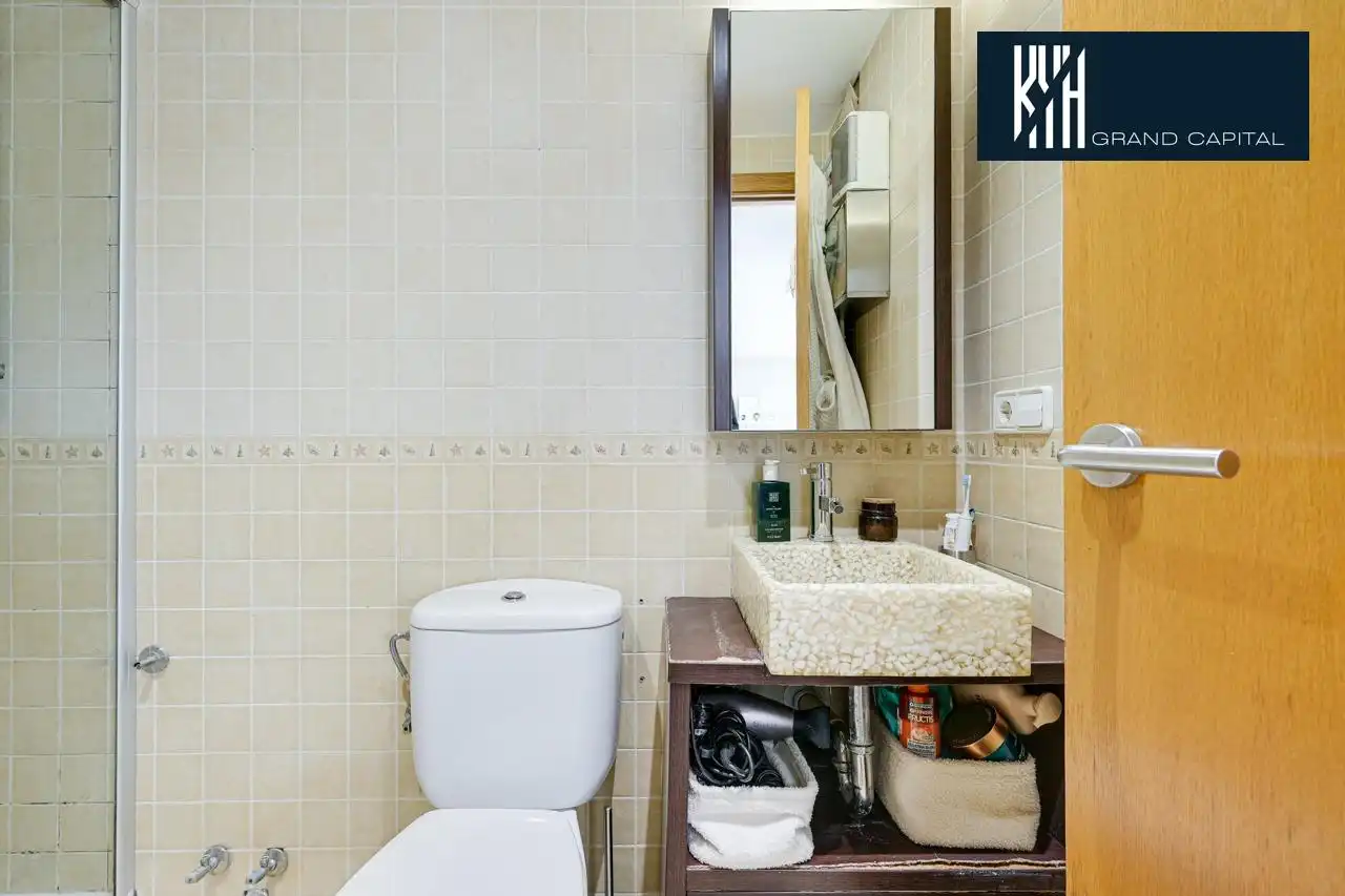 Baño de Dúplex en venta en Salt con Calefacción, Terraza y Balcón