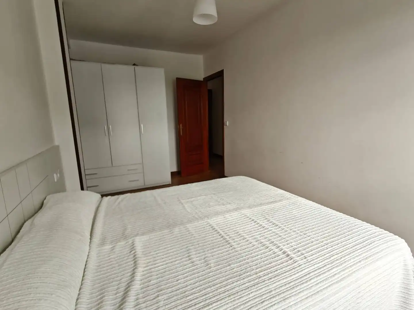 Schlafzimmer von Wohnung zur Miete in Santiago de Compostela  mit Heizung und Abstellraum