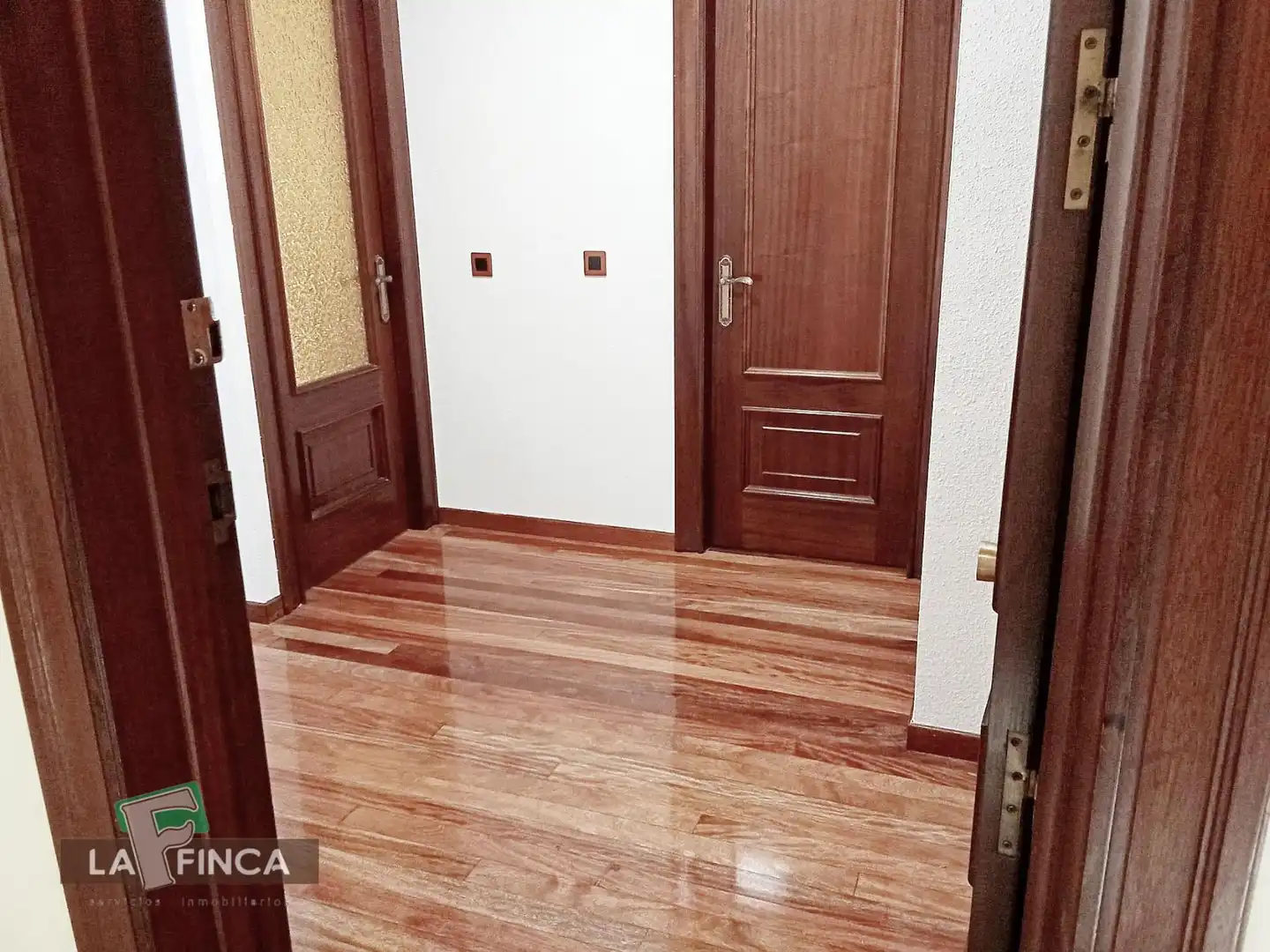 Apartamento de alquiler en Oviedo  con Calefacción, Parquet y Terraza