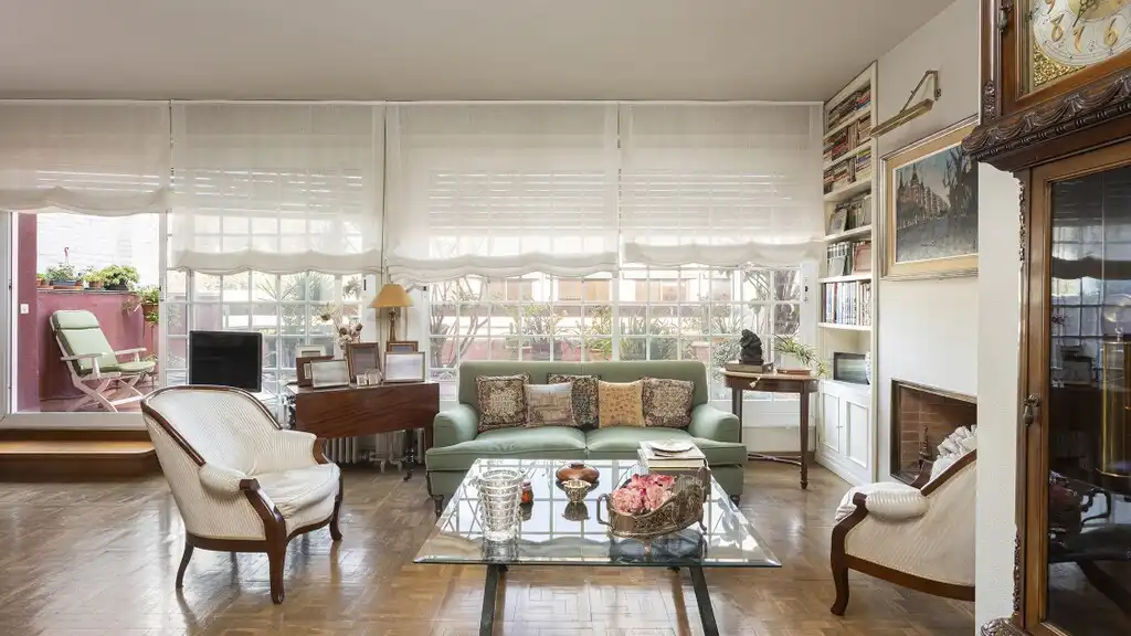 Sala de estar de Ático en venta en Barcelona con Aire acondicionado, Calefacción y Parquet