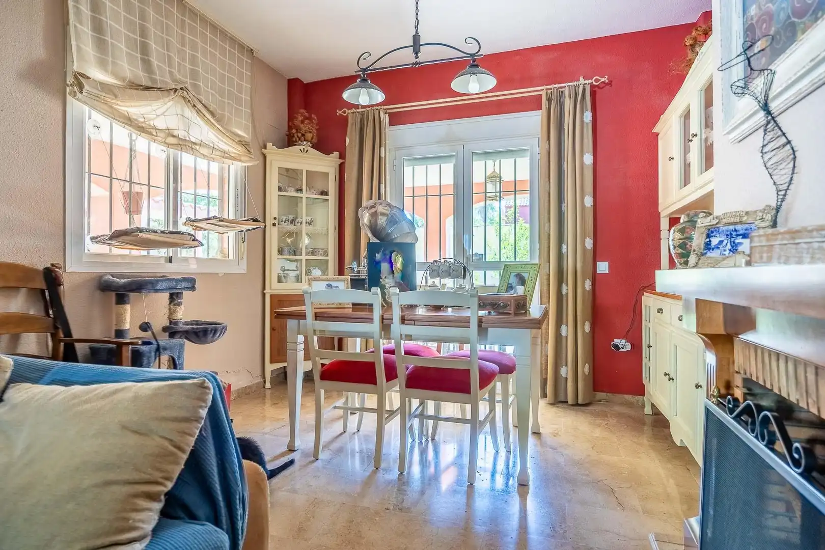 Comedor de Casa adosada en venta en Almensilla con Aire acondicionado, Calefacción y Jardín privado