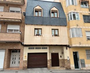 Vista exterior de Casa o xalet en venda en Torrevieja amb Aire condicionat, Terrassa i Piscina