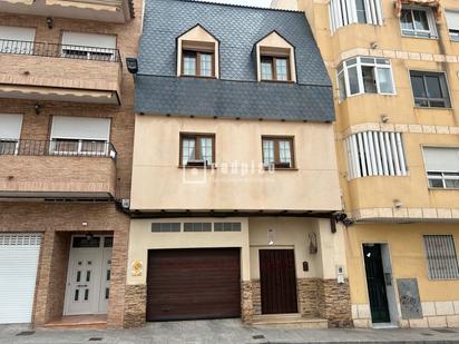 Vista exterior de Casa o xalet en venda en Torrevieja amb Aire condicionat, Terrassa i Piscina