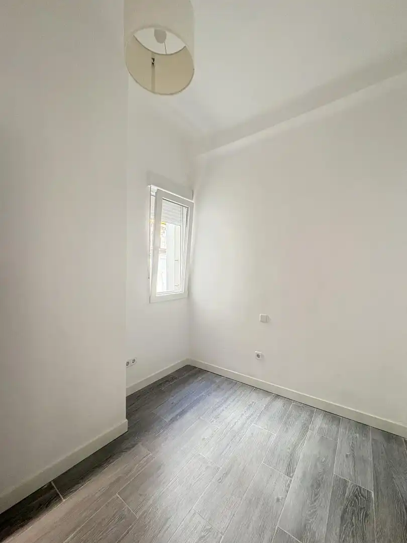 Schlafzimmer von Wohnung zur Miete in Madrid mit Klimaanlage und Heizung