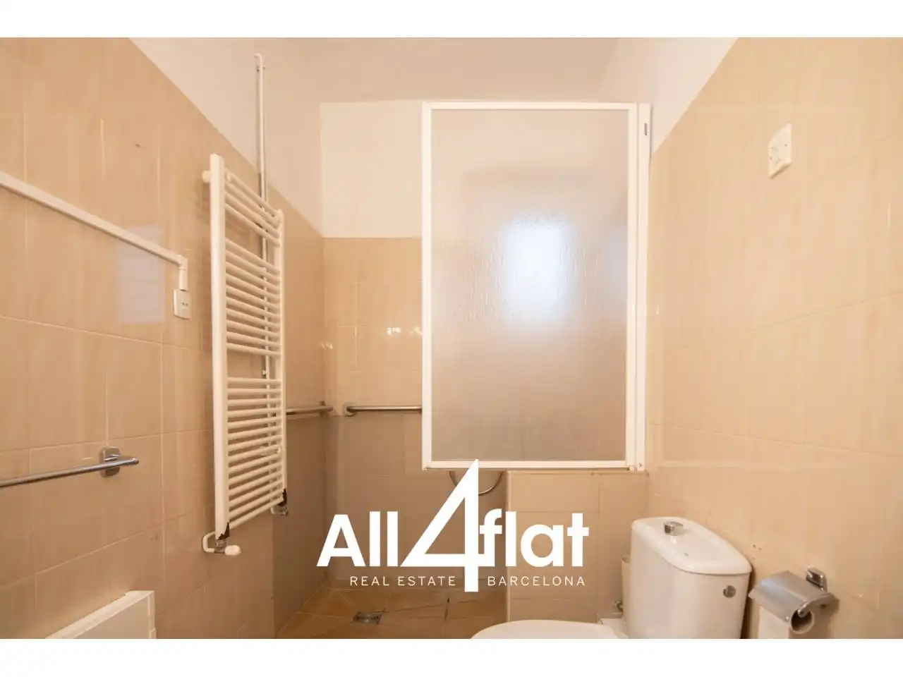 Bathroom of Flat for rent in Barcelona  with Air Conditioner, Parquet flooring and Furnished