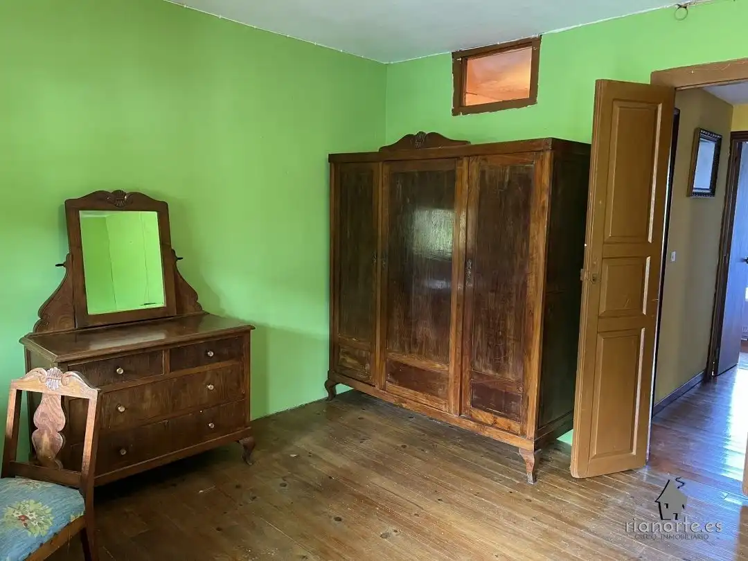 Dormitori de Casa adosada en venda en Ribadesella amb Jardí privat