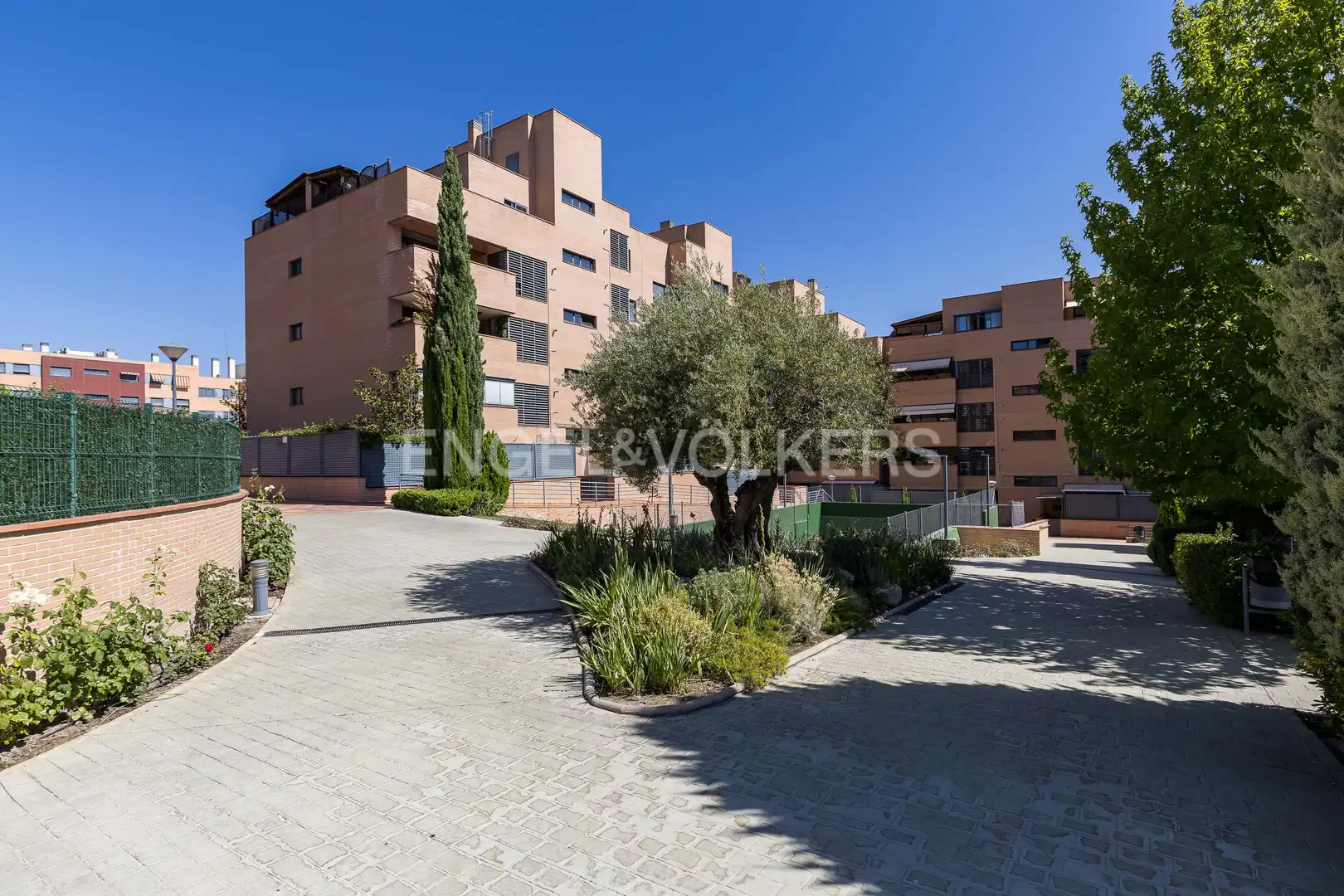 Vista exterior de Piso en venta en San Sebastián de los Reyes con Aire acondicionado, Calefacción y Jardín privado