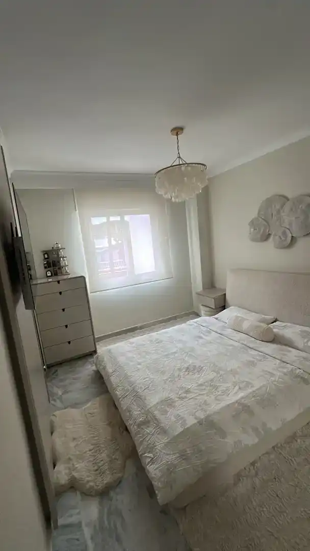 Dormitori de Pis en venda en Marbella amb Aire condicionat, Piscina i Balcó