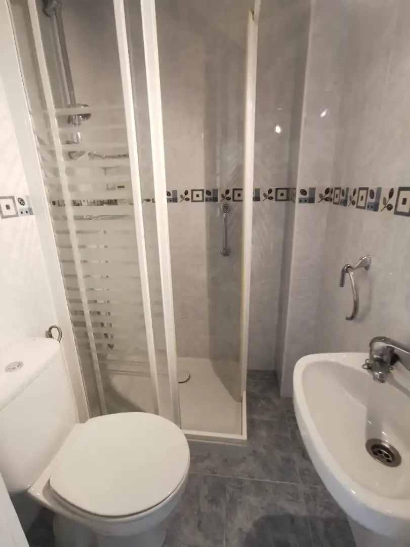 Bathroom of Flat for rent in Salamanca  with Heating, Furnished and Oven