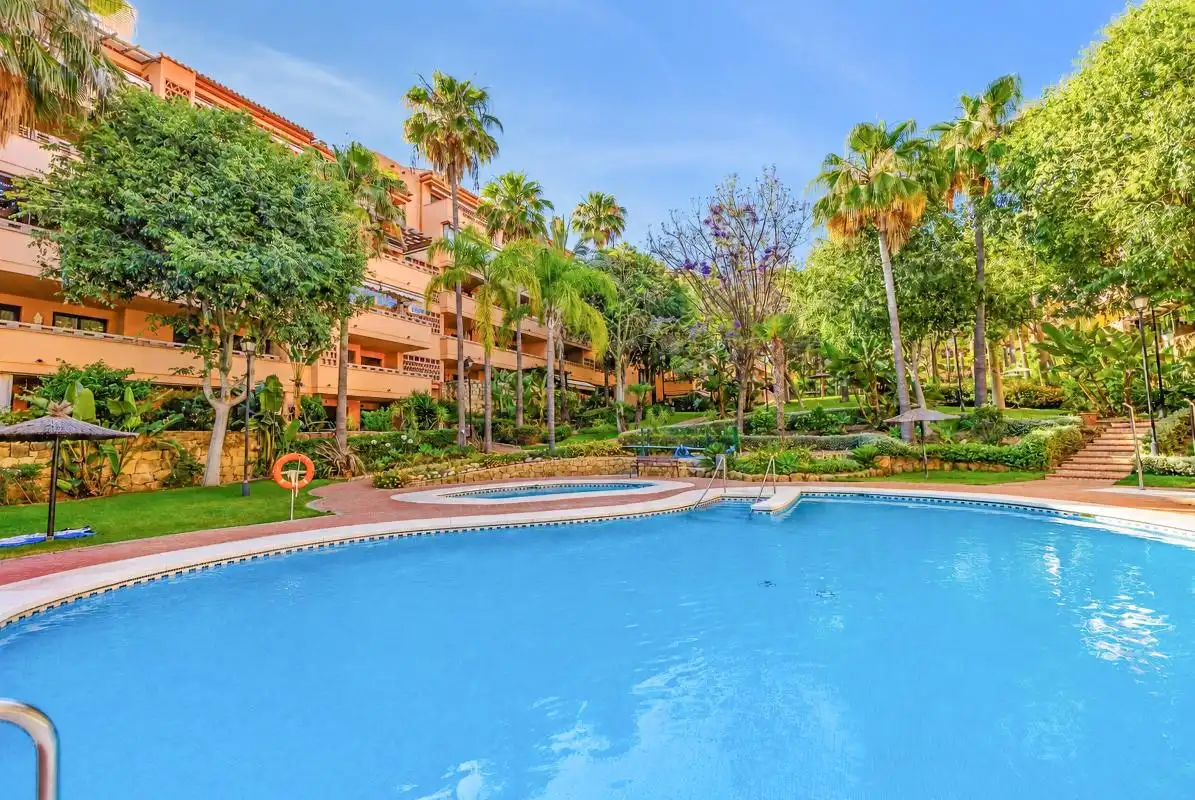 Vista exterior de Dúplex de lloguer en Marbella amb Aire condicionat, Calefacció i Jardí privat