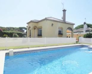 Vista exterior de Casa o xalet de lloguer en Chiclana de la Frontera amb Calefacció, Traster i Piscina