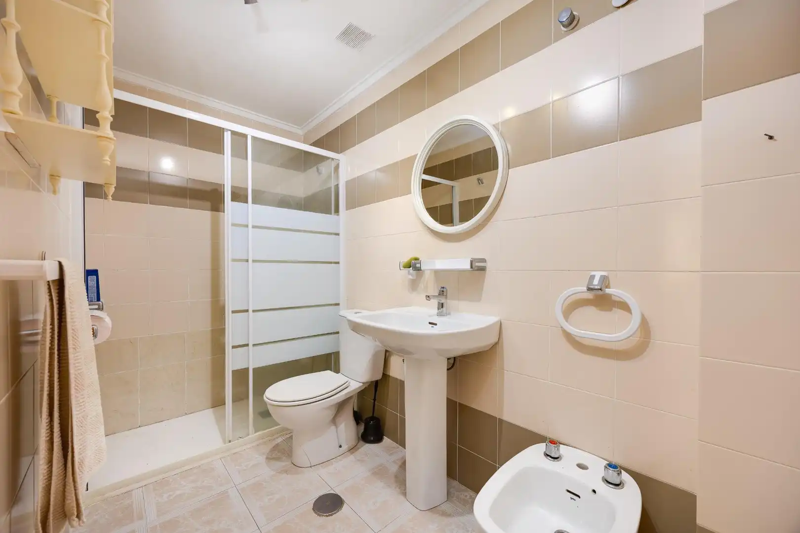 Badezimmer von Erdgeschoss zum Verkauf in Torrevieja mit Terrasse, Möbliert und Gemeinschaftspool