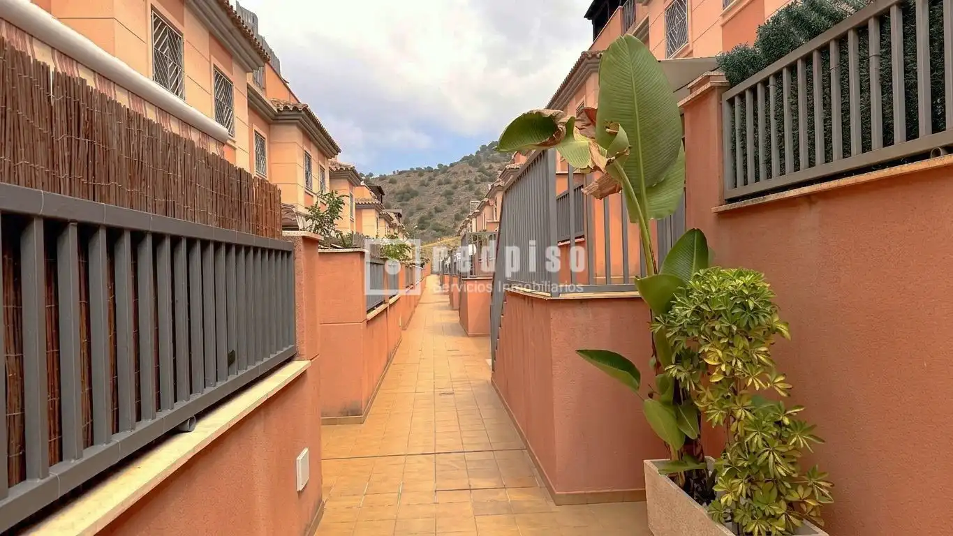 Vista exterior de Casa o xalet de lloguer en Málaga amb Aire condicionat, Calefacció i Jardí privat