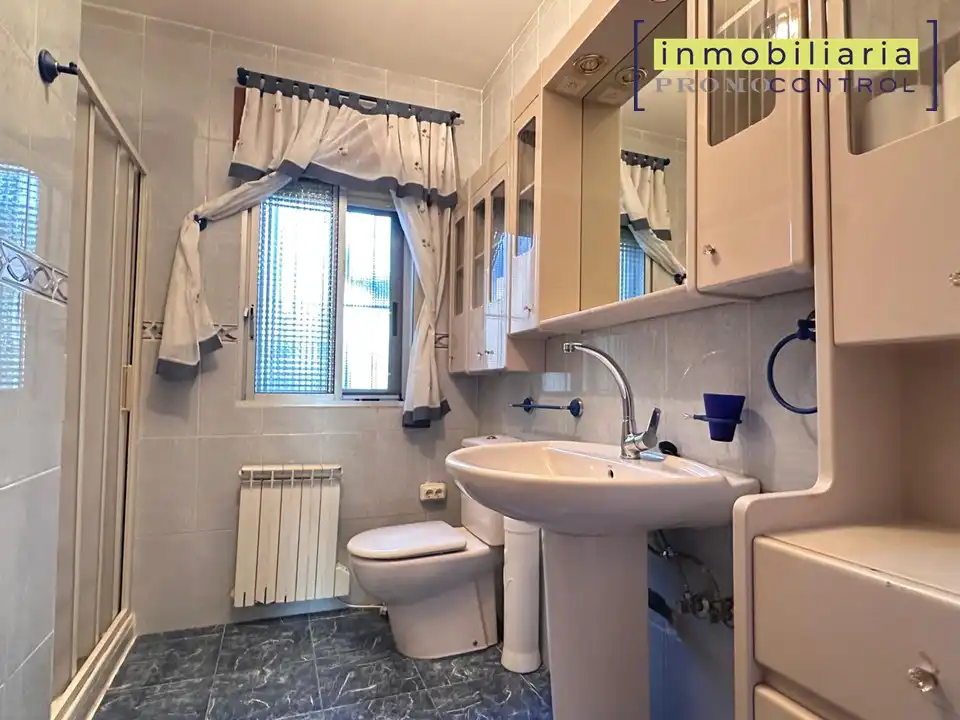 Bathroom of Houses for sale in San Mateo de Gállego  with Air Conditioner, Heating and Private garden