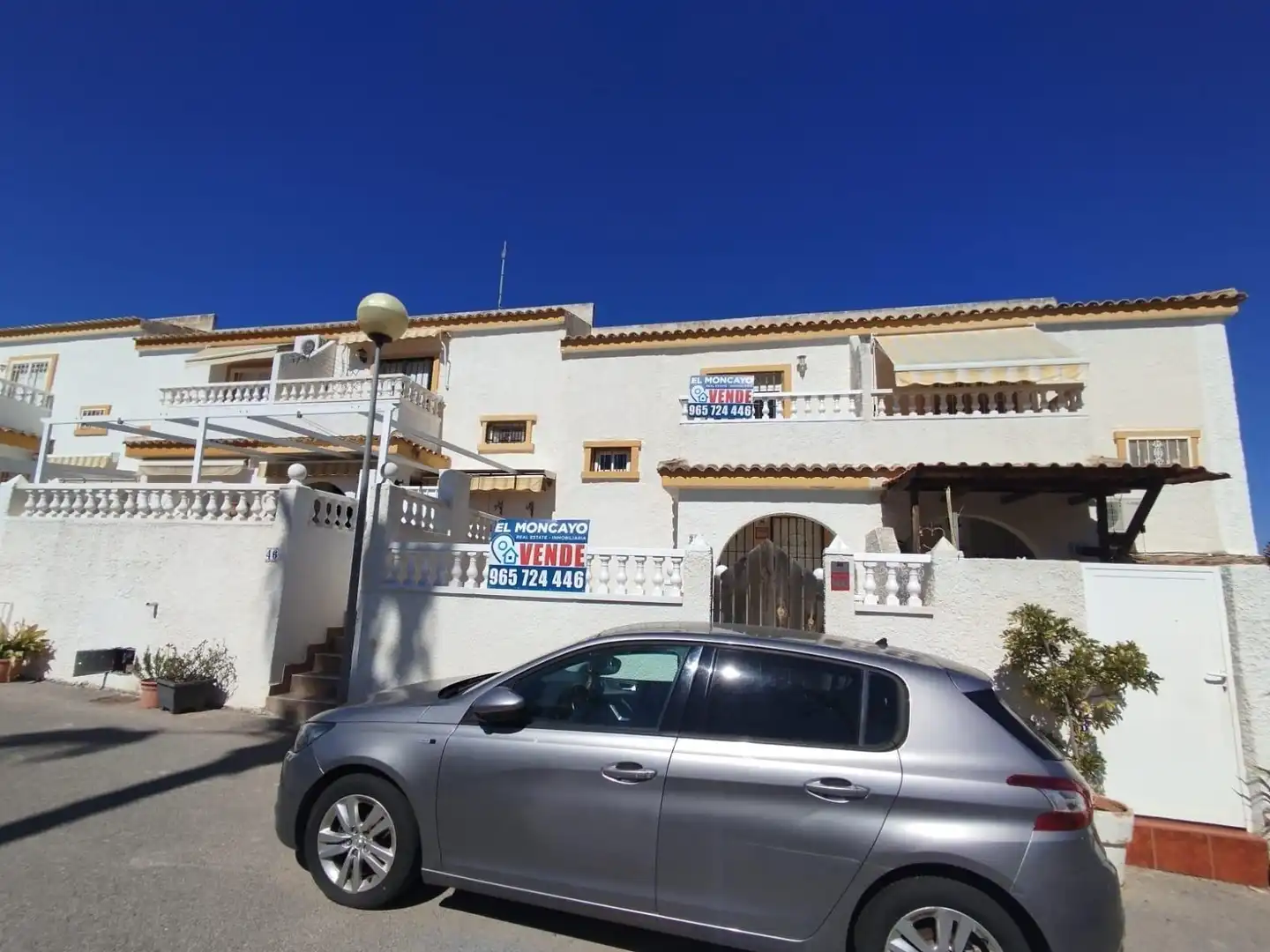 Vista exterior de Casa adosada en venda en Santa Pola amb Aire condicionat, Jardí privat i Terrassa