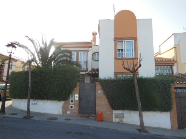 Exterior view of Single-family semi-detached for sale in Huétor Vega  with Community pool