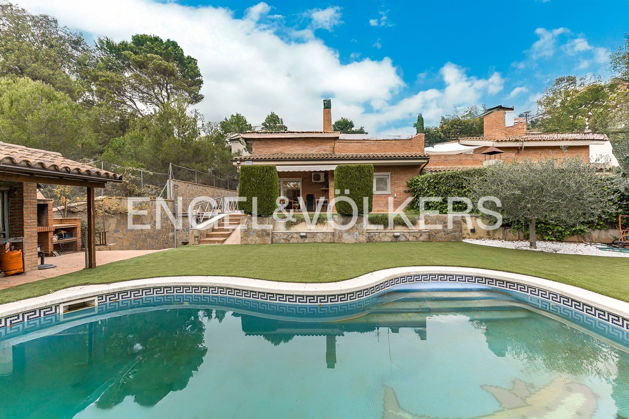 Vista exterior de Casa o xalet en venda en Igualada amb Calefacció, Jardí privat i Parquet