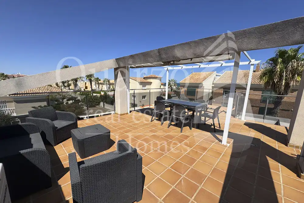 Terrasse von Maisonette zum Verkauf in Oliva mit Klimaanlage, Terrasse und Möbliert