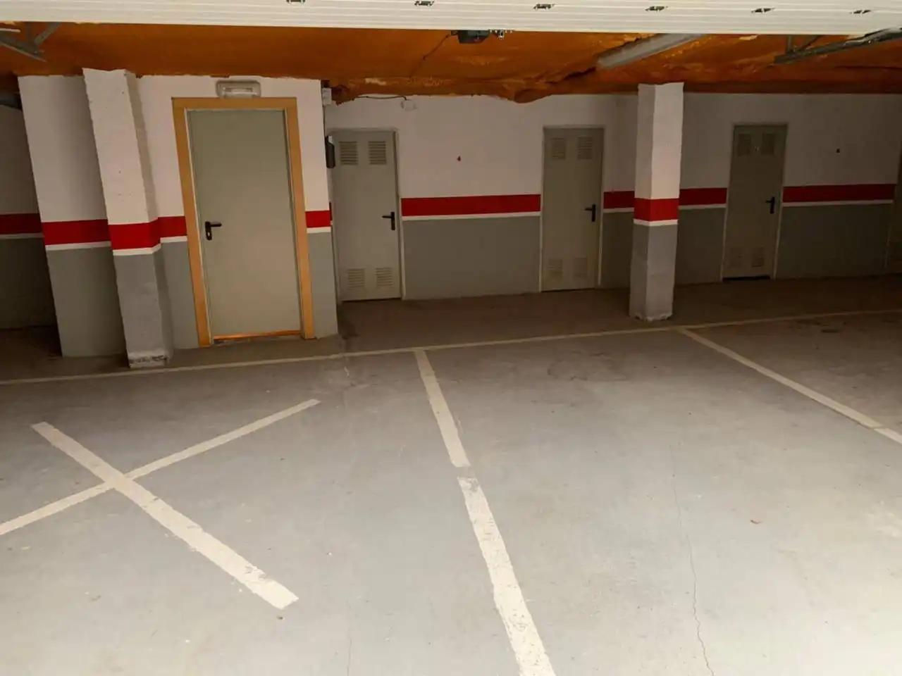 Parking de Dúplex en venta en Puebla de Lillo con Calefacción, Parquet y Trastero